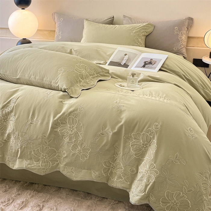 91家纺网 家纺一手货源 找家纺 艾莱家纺 2024新款A类新疆长绒棉加厚柔顺磨毛四件套-烂漫花开（风格二） 花开烂漫-灰豆绿