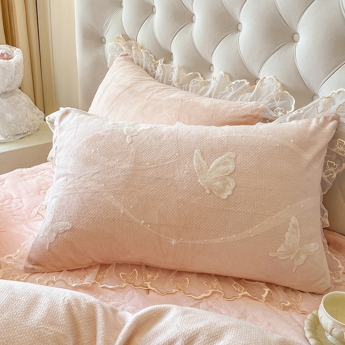 91家纺网 家纺一手货源 找家纺 （总）网红馆（ck家纺） 2025新款雕花绒牛奶绒床裙三件套-蝴蝶梦境