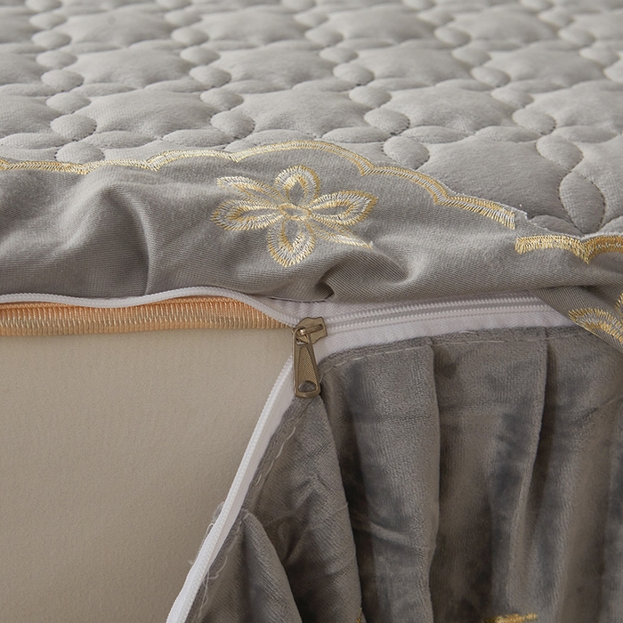 91家纺网 家纺一手货源 找家纺 虹星家纺 2024新款可拆卸宝宝绒夹棉床裙三件套-盛世芳华 盛世芳华 梦灰