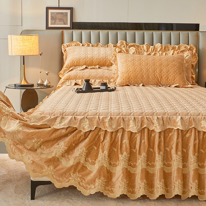 91家纺网 家纺一手货源 找家纺 虹星家纺 2024新款可拆卸宝宝绒夹棉床裙三件套-盛世芳华 盛世芳华 暖杏