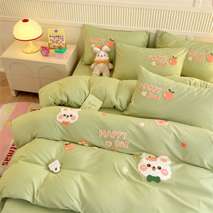 91家纺网 家纺一手货源 找家纺 一左一右 2024新款亲肤磨毛水洗棉立体毛巾绣花卡通四件套儿童学生三件套床笠（提供买家秀） 快乐兔兔-浅绿