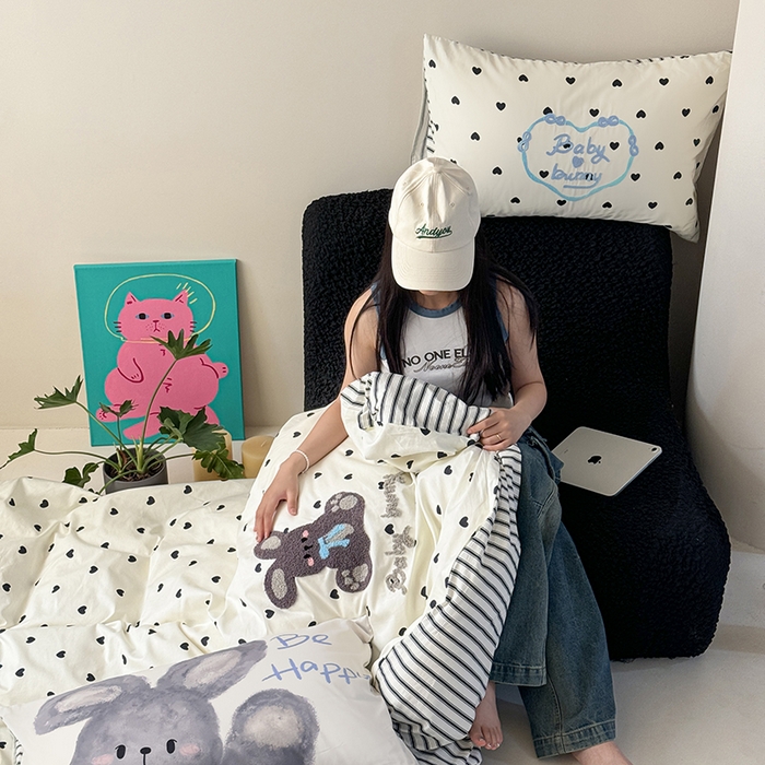 91家纺网 家纺一手货源 找家纺 2024新款全棉数码毛巾绣ins系列四件套 兔兔小姐