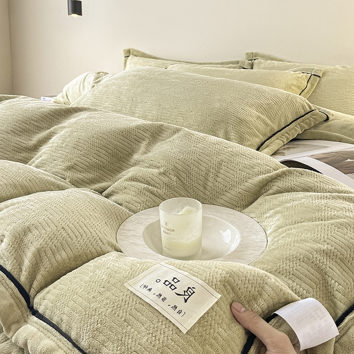 91家纺网 家纺一手货源 找家纺 欧邦 新款提花针织绒牛奶绒夹棉床盖四件套初见系列 初见-芥黄