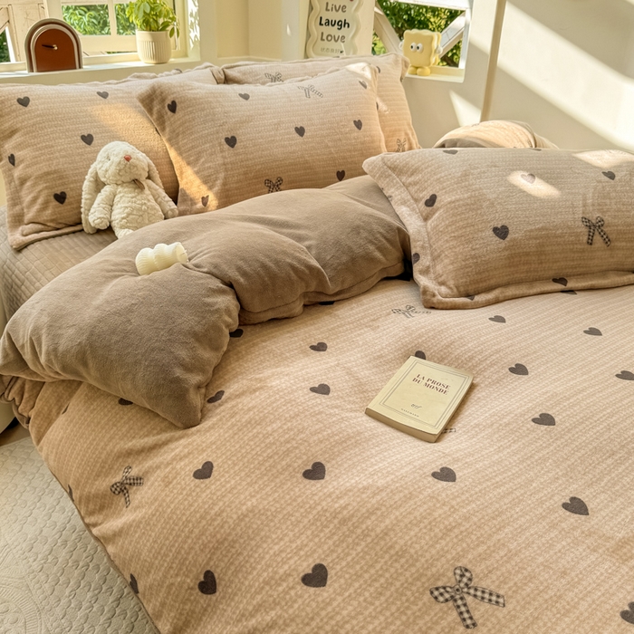 91家纺网 家纺一手货源 找家纺 梦可莱家居 2024秋冬牛奶绒韩系ins印花床盖四件套 艺术