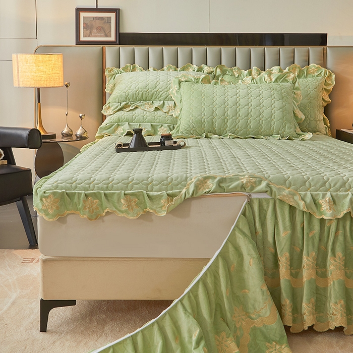 91家纺网 家纺一手货源 找家纺 虹星家纺 2024新款可拆卸宝宝绒夹棉床裙三件套-盛世芳华 盛世芳华 果绿