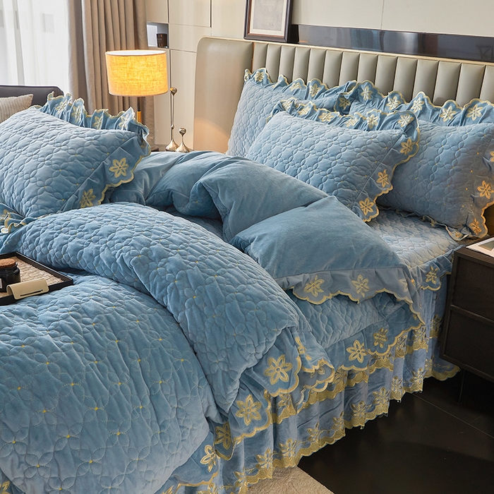 91家纺网 家纺一手货源 找家纺 虹星家纺 2024新款可拆卸宝宝绒夹棉床裙三件套-盛世芳华 盛世芳华 天蓝