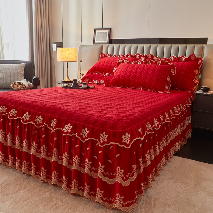 91家纺网 家纺一手货源 找家纺 虹星家纺 2024新款可拆卸宝宝绒夹棉床裙三件套-盛世芳华 盛世芳华 大红