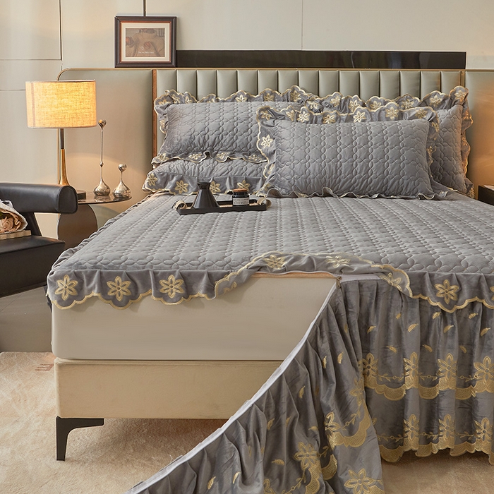 91家纺网 家纺一手货源 找家纺 虹星家纺 2024新款可拆卸宝宝绒夹棉床裙三件套-盛世芳华 盛世芳华 梦灰