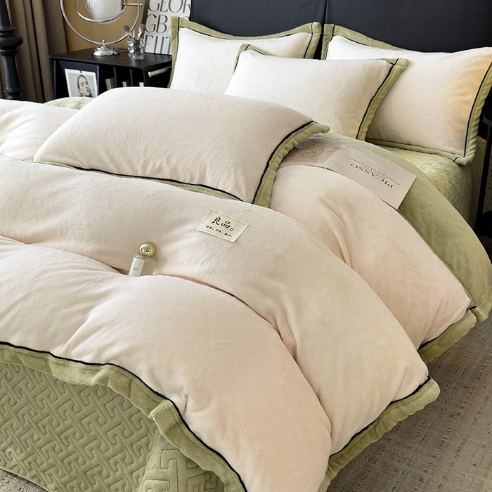 91家纺网 家纺一手货源 找家纺 欧邦 新款新款纯色牛奶绒夹棉床盖四件套 米白+芥黄