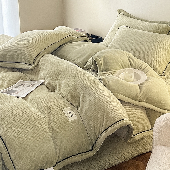 91家纺网 家纺一手货源 找家纺 欧邦 新款提花针织绒牛奶绒夹棉床盖四件套初见系列 初见-芥黄