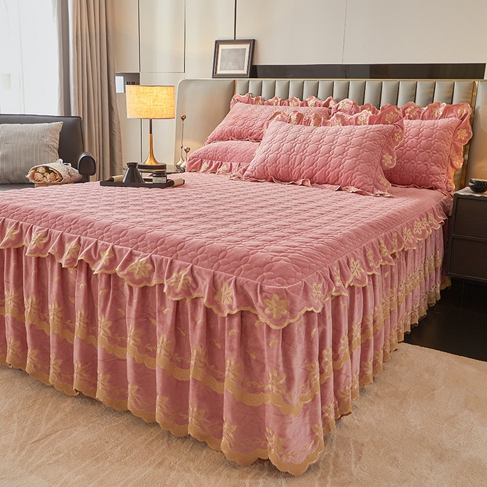 91家纺网 家纺一手货源 找家纺 虹星家纺 2024新款可拆卸宝宝绒夹棉床裙三件套-盛世芳华 盛世芳华 梦粉