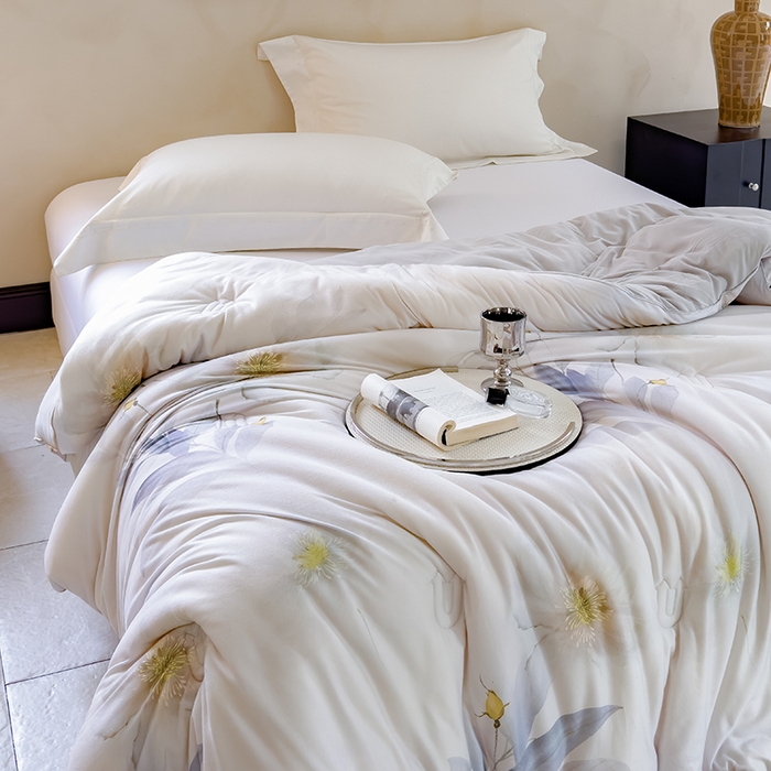 91家纺网 家纺一手货源 找家纺 丽卡家纺（原丽卡家纺） 2024新款7A抗菌艾阳棉提绒春秋被冬被子被芯 晨露芳华春秋被