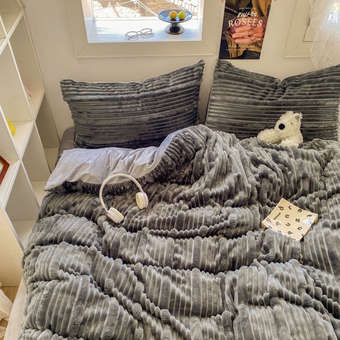 91家纺网 家纺一手货源 找家纺 2025新款秋冬澳密绒保暖四件套-雪瑞系列 雪瑞-深灰