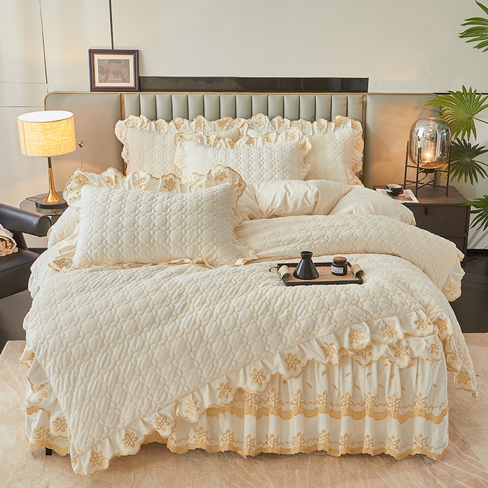 91家纺网 家纺一手货源 找家纺 虹星家纺 2024新款可拆卸宝宝绒夹棉床裙三四件套-盛世芳华 盛世芳华 奶白