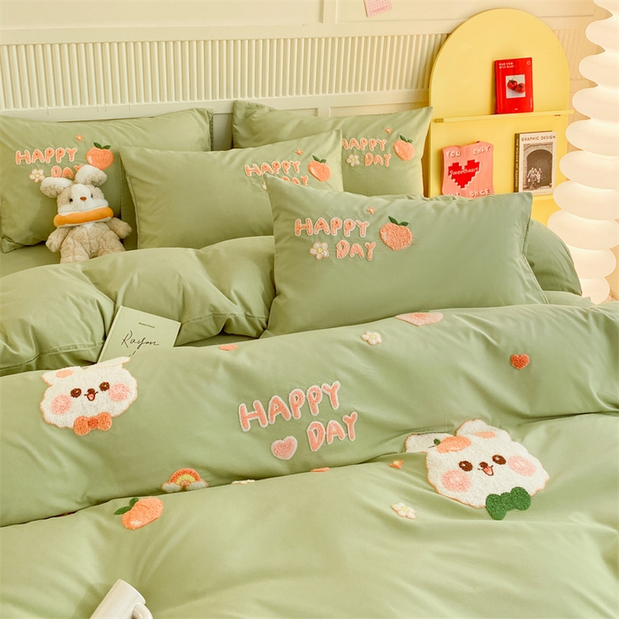 91家纺网 家纺一手货源 找家纺 一左一右 2024新款亲肤磨毛水洗棉立体毛巾绣花卡通四件套儿童学生三件套床笠（提供买家秀） 快乐兔兔-浅绿