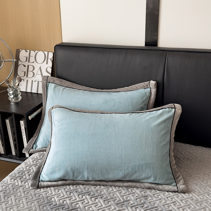 91家纺网 家纺一手货源 找家纺 欧邦 新款新款纯色牛奶绒夹棉床盖四件套 天蓝+浅灰