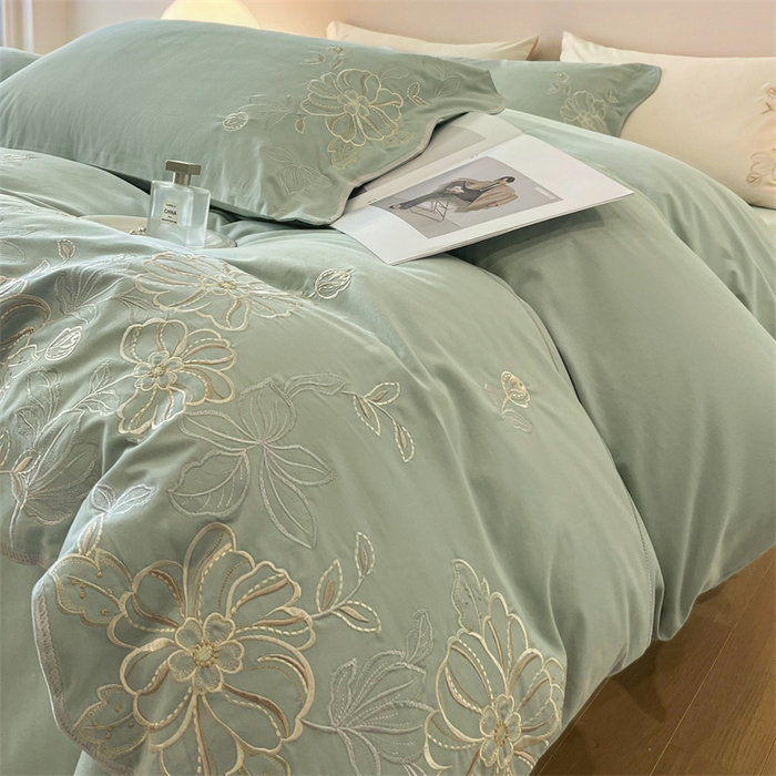91家纺网 家纺一手货源 找家纺 艾莱家纺 2024新款A类新疆长绒棉加厚柔顺磨毛四件套-烂漫花开（风格二） 花开烂漫-芦草绿