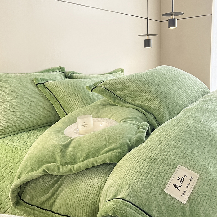 91家纺网 家纺一手货源 找家纺 欧邦 新款提花针织绒牛奶绒夹棉床盖四件套初见系列 初见-草绿
