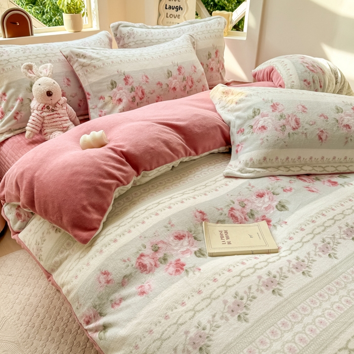 91家纺网 家纺一手货源 找家纺 梦可莱家居 2024秋冬牛奶绒韩系ins印花床盖四件套 浪漫