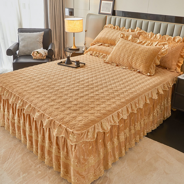 91家纺网 家纺一手货源 找家纺 虹星家纺 2024新款可拆卸宝宝绒夹棉床裙三件套-盛世芳华 盛世芳华 暖杏