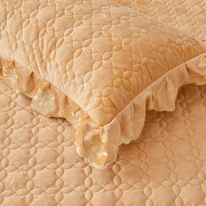 91家纺网 家纺一手货源 找家纺 虹星家纺 2024新款可拆卸宝宝绒夹棉床裙三四件套-盛世芳华 盛世芳华 暖杏