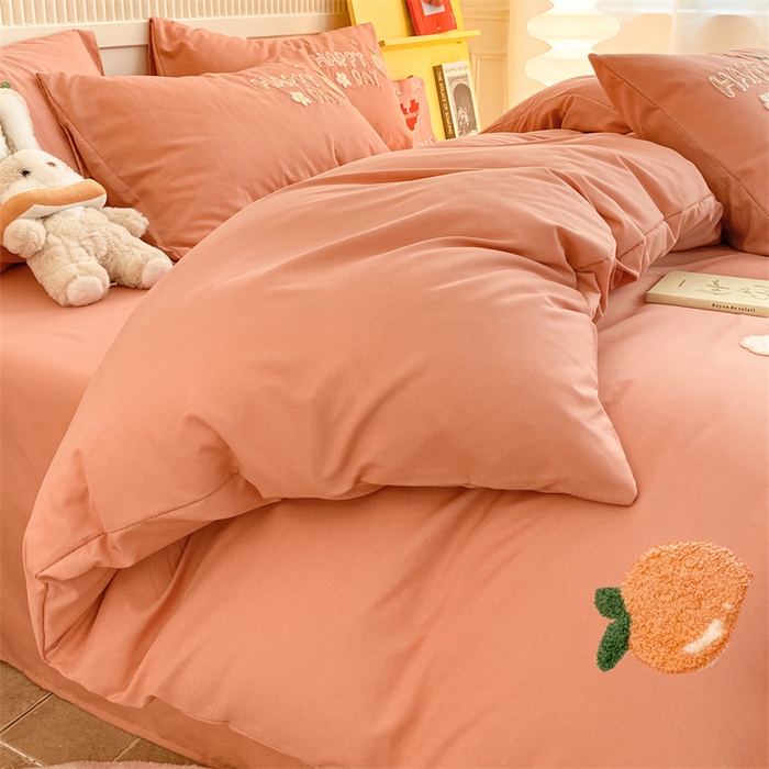 91家纺网 家纺一手货源 找家纺 一左一右 2024新款亲肤磨毛水洗棉立体毛巾绣花卡通四件套儿童学生三件套床笠（提供买家秀） 快乐兔兔-砖红