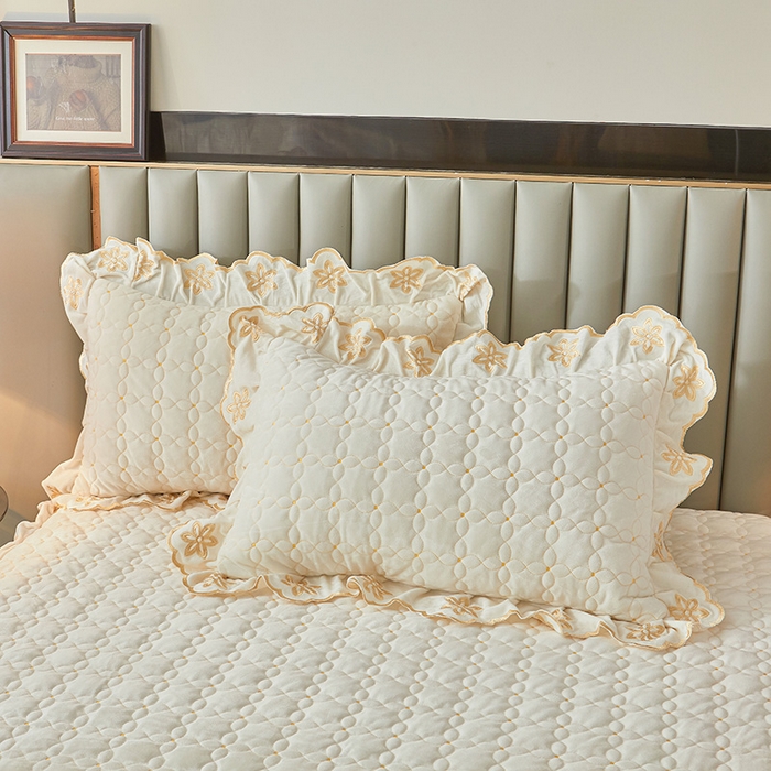 91家纺网 家纺一手货源 找家纺 虹星家纺 2024新款可拆卸宝宝绒夹棉床裙三四件套-盛世芳华 盛世芳华 奶白