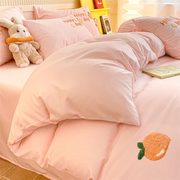 91家纺网 家纺一手货源 找家纺 一左一右 2024新款亲肤磨毛水洗棉立体毛巾绣花卡通四件套儿童学生三件套床笠（提供买家秀） 快乐兔兔-粉玉