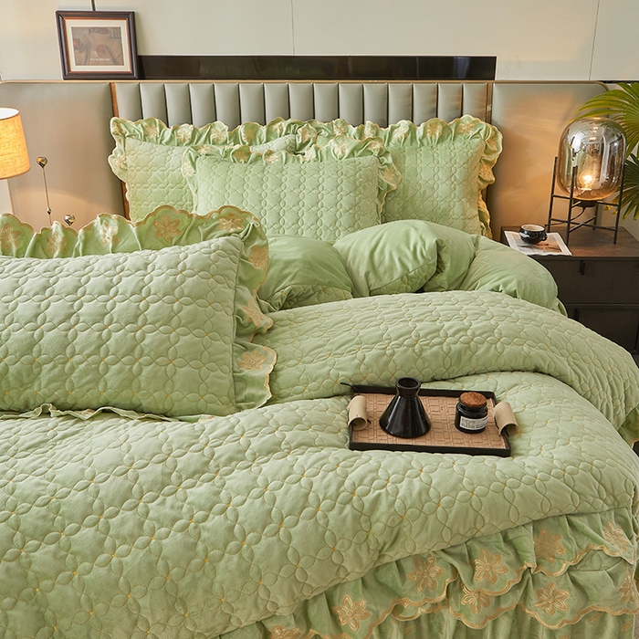 91家纺网 家纺一手货源 找家纺 虹星家纺 2024新款可拆卸宝宝绒夹棉床裙三四件套-盛世芳华 盛世芳华 果绿