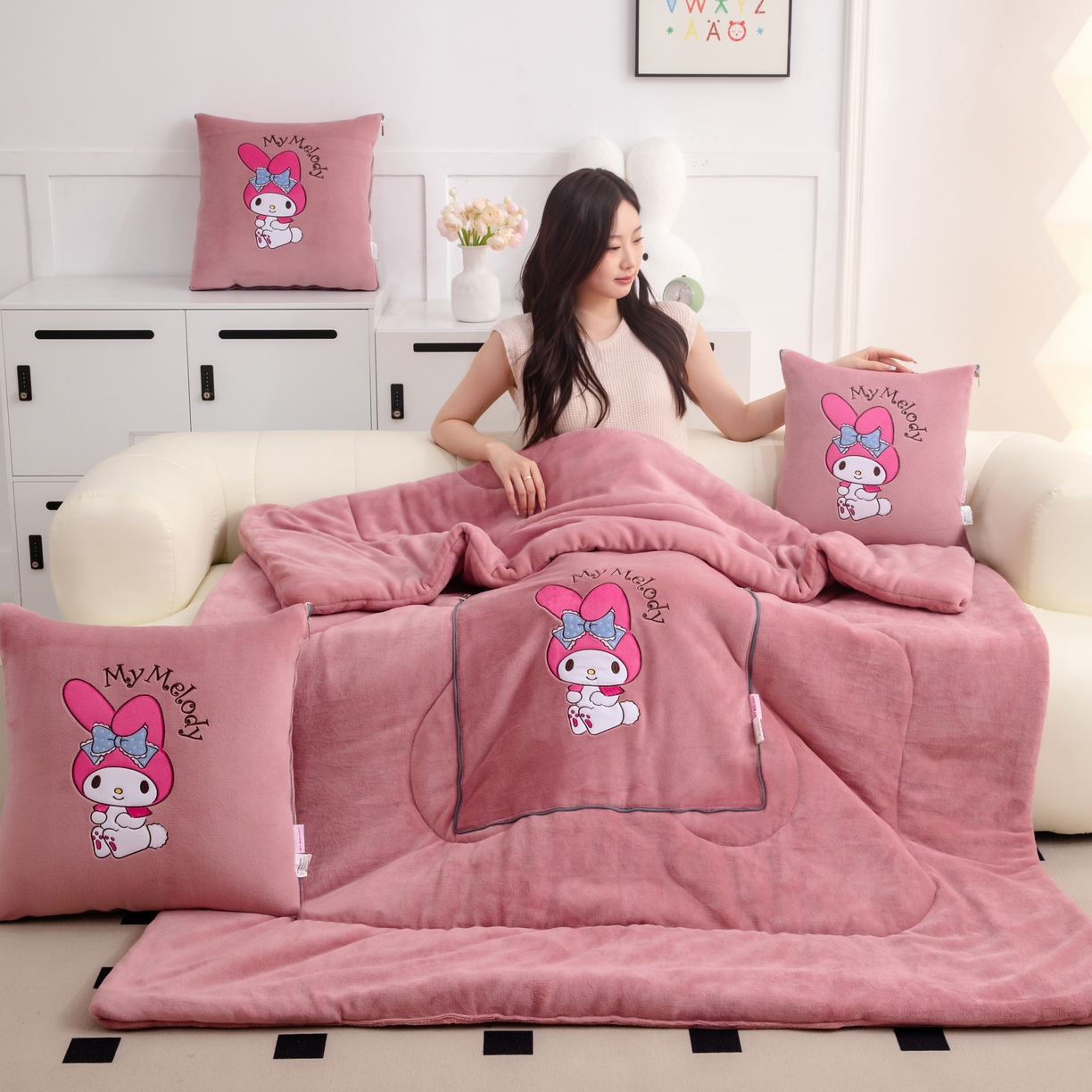 91家纺网 家纺一手货源 找家纺 2024新款三丽欧牛奶绒抱枕被 美乐蒂