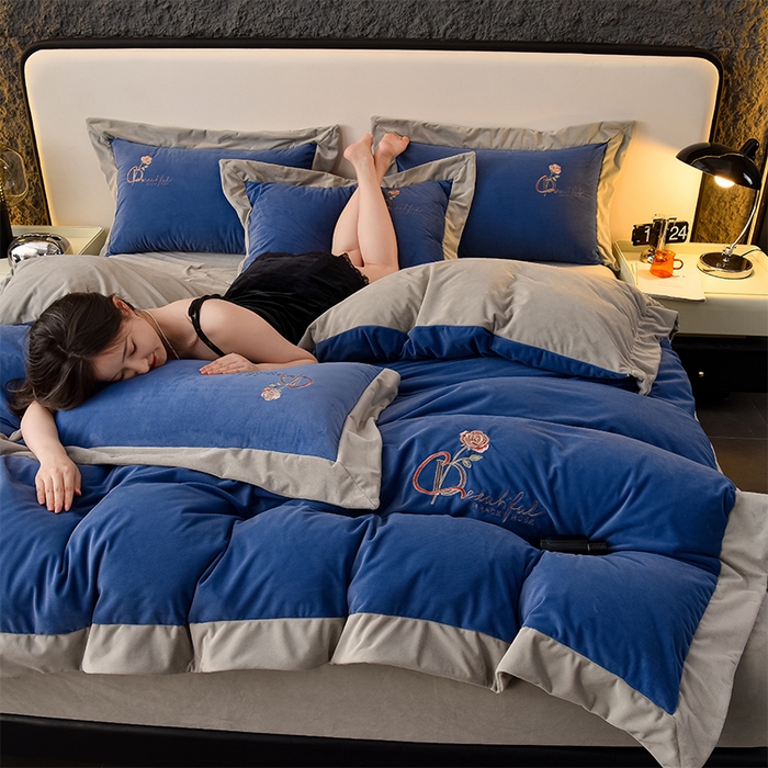 91家纺网 家纺一手货源 找家纺 2024新款加厚保暖A类婴儿绒四件套-朵拉系列 朵拉-景泰蓝+星空灰