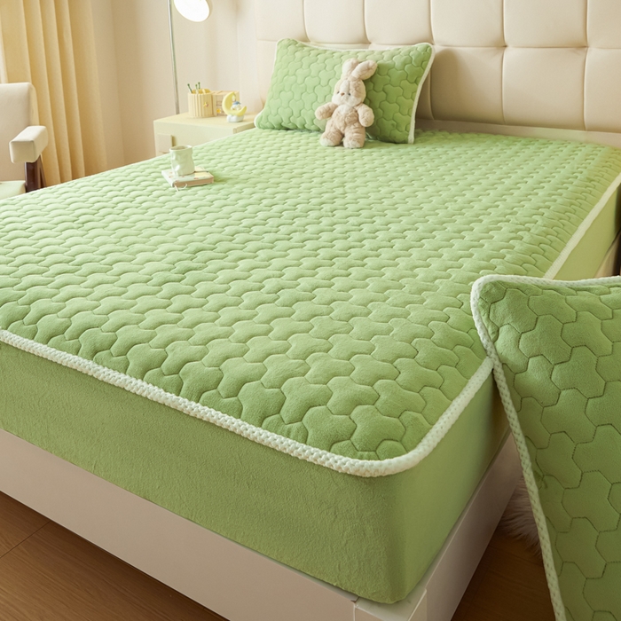 91家纺网 家纺一手货源 找家纺 雪云美 2024冬季新款加厚牛奶绒夹棉床笠三件套A类大豆床垫保护套纯色 牛奶绒--果绿