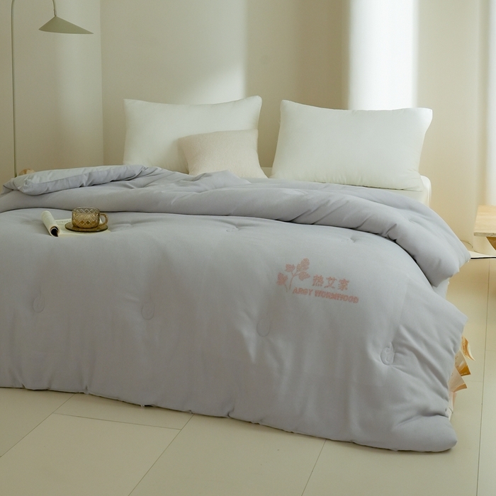 91家纺网 家纺一手货源 找家纺 丽卡家纺 2024新款热艾家春秋被 灰色