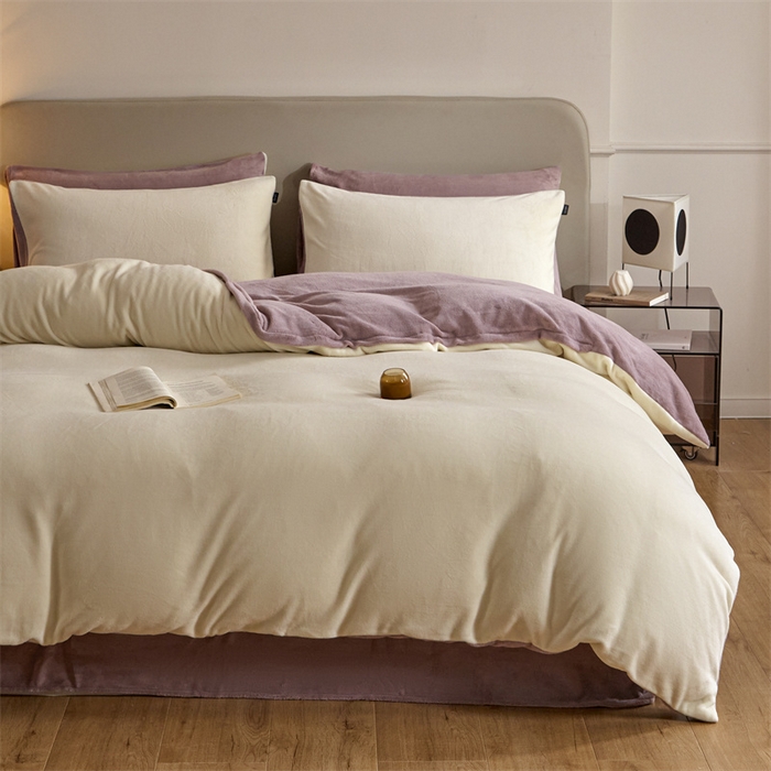 91家纺网 家纺一手货源 找家纺 凡客家居 2024新款A类加厚230克纯色双拼牛奶绒四件套 奶油黄+香芋紫