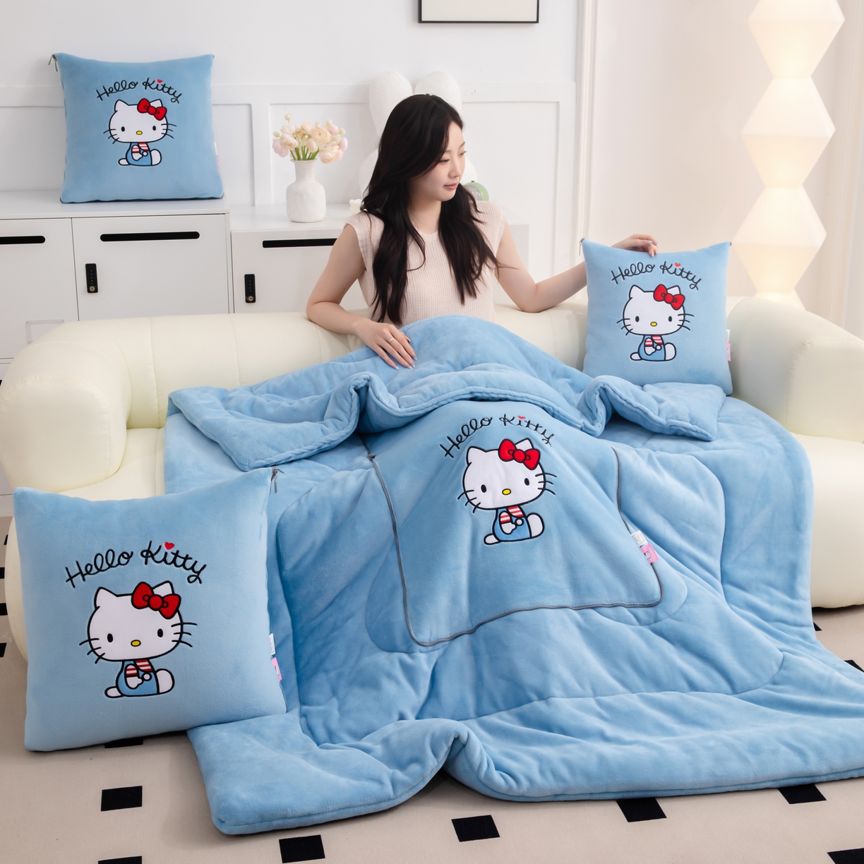 91家纺网 家纺一手货源 找家纺 2024新款三丽欧牛奶绒抱枕被 凯蒂猫