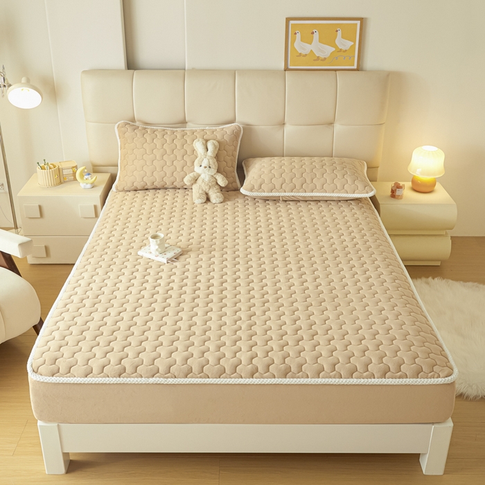 91家纺网 家纺一手货源 找家纺 雪云美 2024冬季新款加厚牛奶绒夹棉床笠三件套A类大豆床垫保护套纯色 牛奶绒--驼色