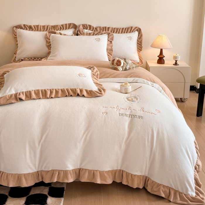 91家纺网 家纺一手货源 找家纺 露梦家纺 2025新款A类双面木耳花边加厚保暖牛奶绒刺绣款四件套-繁花系列（提供买家秀） 繁花-奶油白