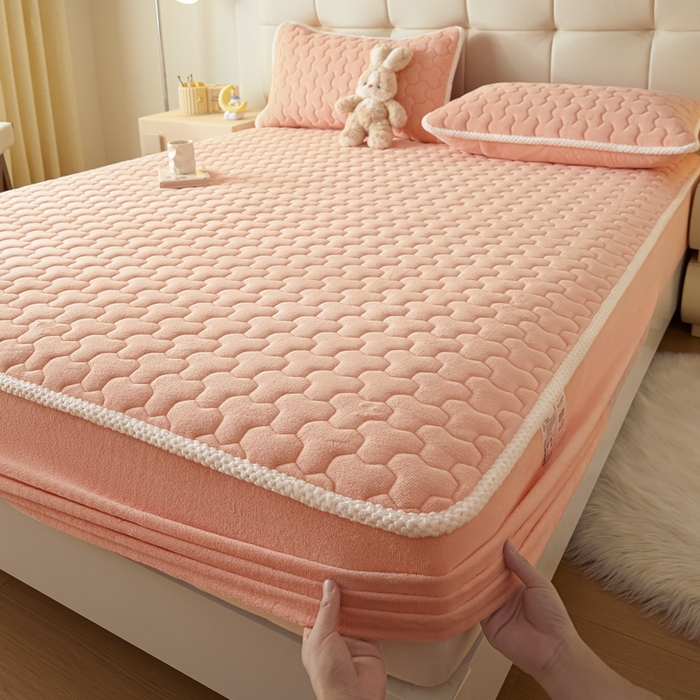 91家纺网 家纺一手货源 找家纺 雪云美 2024冬季新款加厚牛奶绒夹棉床笠三件套A类大豆床垫保护套纯色 牛奶绒--浅桔