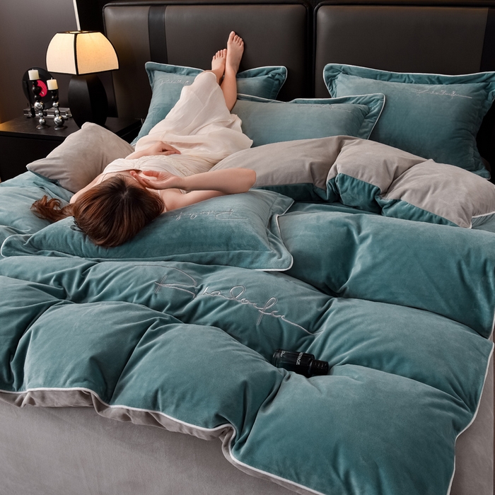 91家纺网 家纺一手货源 找家纺 2024新款A类加厚保暖婴儿绒四件套-洛伊系列 马尔斯绿+轻奢灰