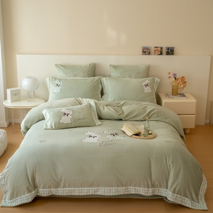 91家纺网 家纺一手货源 找家纺 （总）FORTWO家纺 2024新款230G牛奶绒拼角款四件套-小兔日记