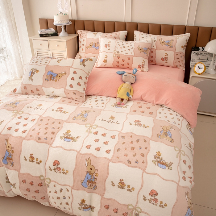 91家纺网 家纺一手货源 找家纺 乐居坊 2024新款高克重牛奶绒印花保暖四件套 奶油兔-粉