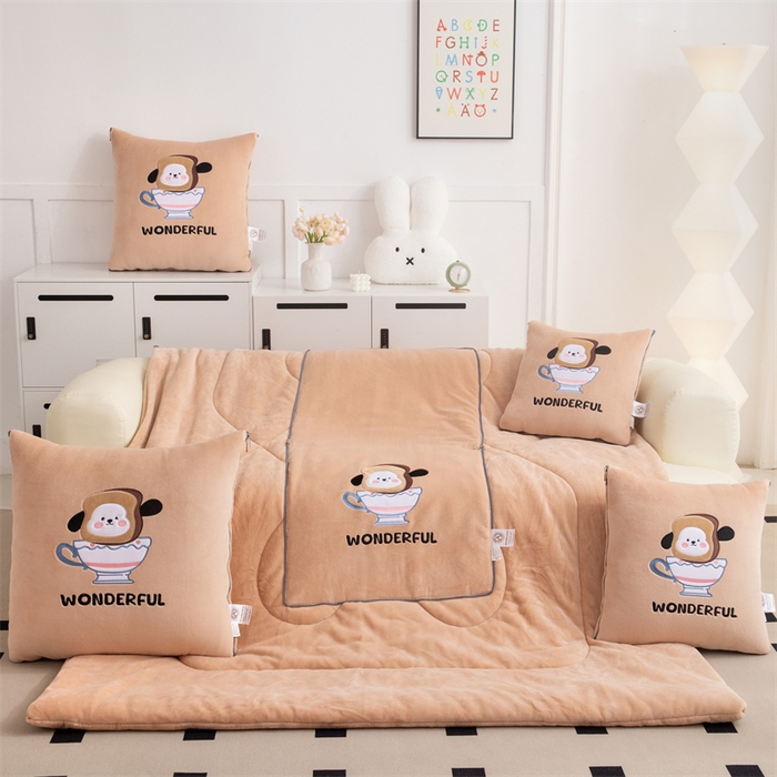 91家纺网 家纺一手货源 找家纺 2024新款牛奶绒动物乐园抱枕被 杯子幼崽