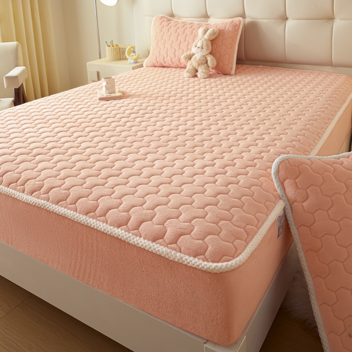 91家纺网 家纺一手货源 找家纺 雪云美 2024冬季新款加厚牛奶绒夹棉床笠三件套A类大豆床垫保护套纯色 牛奶绒--浅桔