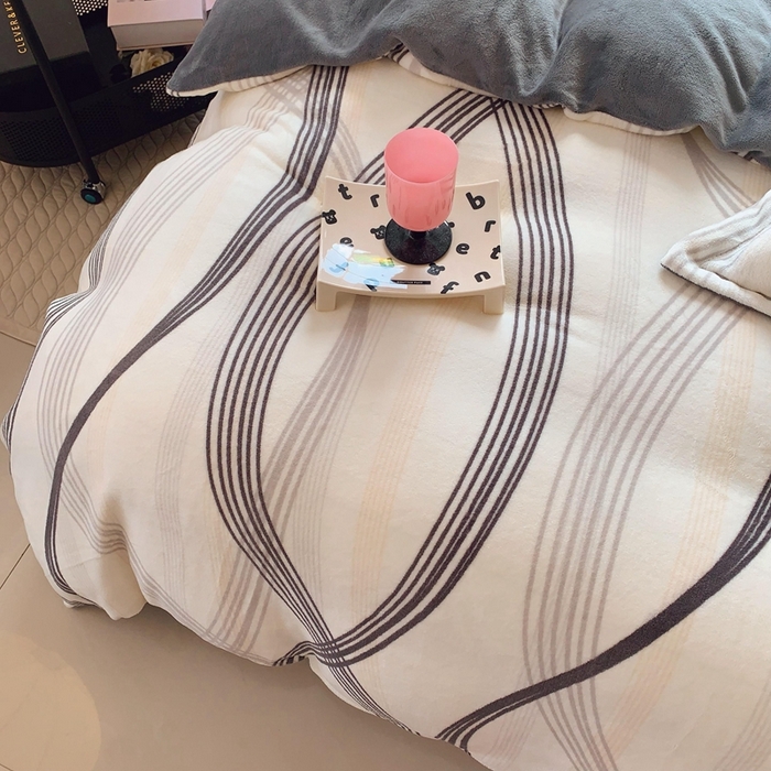 91家纺网 家纺一手货源 找家纺 莱豫家纺 2024新款牛奶绒印花四件套 莱茵河灰