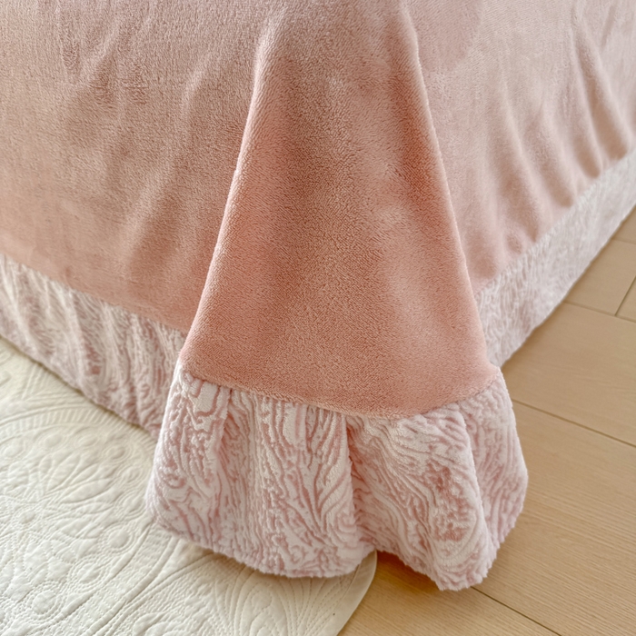 91家纺网 家纺一手货源 找家纺 梦莱斯 2024新款雕花牛奶绒四件套 肌理纹-奈雪粉