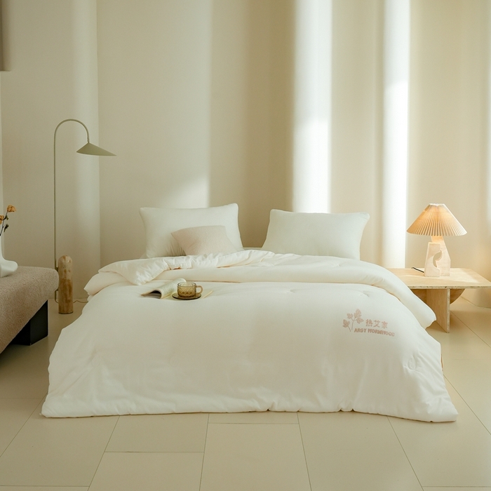 91家纺网 家纺一手货源 找家纺 丽卡家纺 2024新款热艾家春秋被 白色