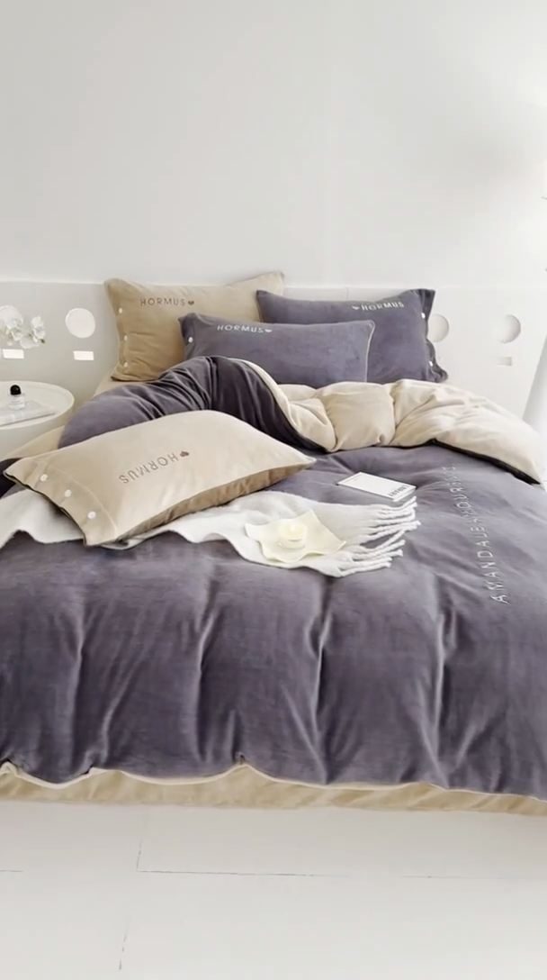 91家纺网 家纺一手货源 找家纺 潘朵拉家纺 2024新款字母绣花纯色系列牛奶绒四件套 穆斯 灰+咖