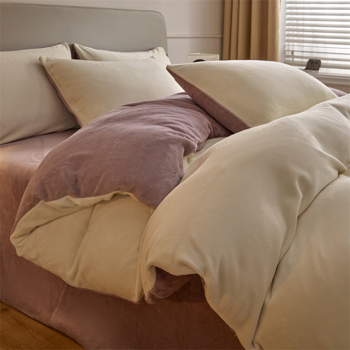 91家纺网 家纺一手货源 找家纺 凡客家居 2024新款A类加厚230克纯色双拼牛奶绒四件套 奶油黄+香芋紫