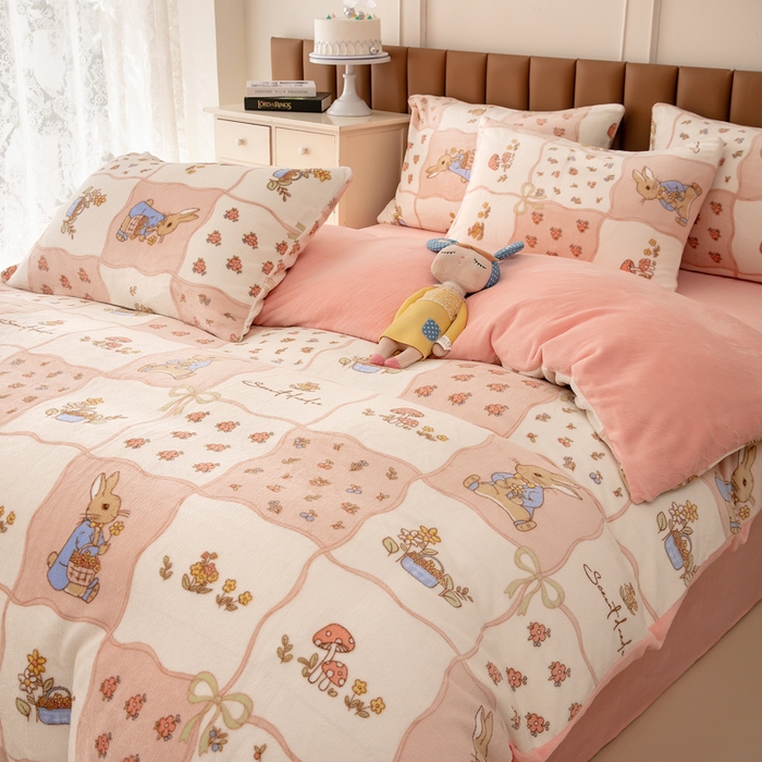 91家纺网 家纺一手货源 找家纺 乐居坊 2024新款高克重牛奶绒印花保暖四件套 奶油兔-粉