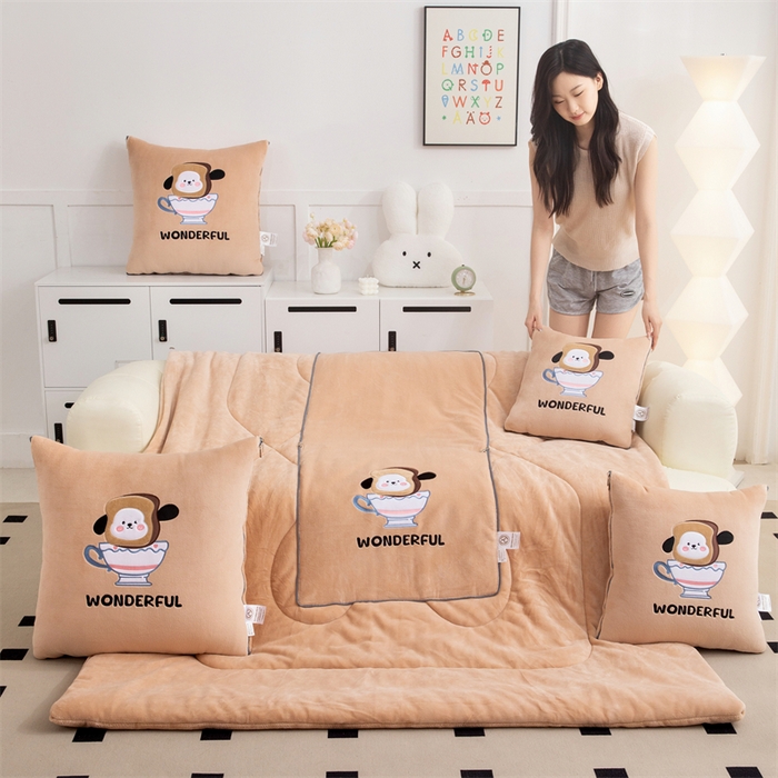 91家纺网 家纺一手货源 找家纺 2024新款牛奶绒动物乐园抱枕被 杯子幼崽